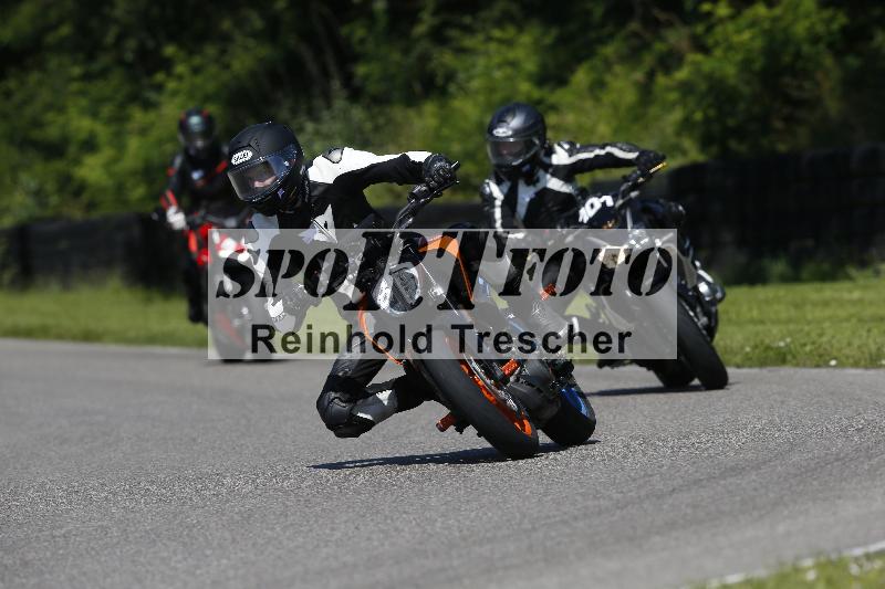 /Archiv-2024/29 12.06.2024 MOTO.CH Track Day ADR/Gruppe blau/8